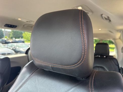 Used 2017 Chrysler Pacifica Touring-L FWD image 31