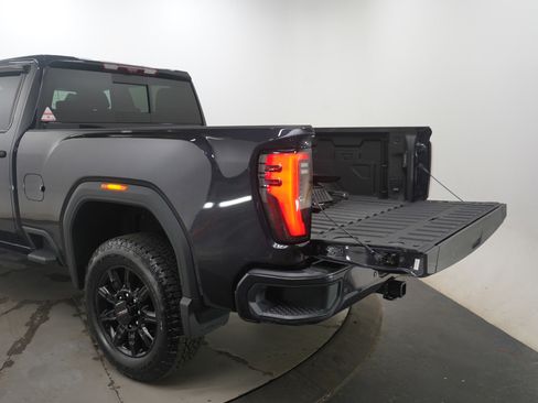 Used 2025 GMC Sierra 2500 AT4 w/ AT4 Premium Plus Package image 9