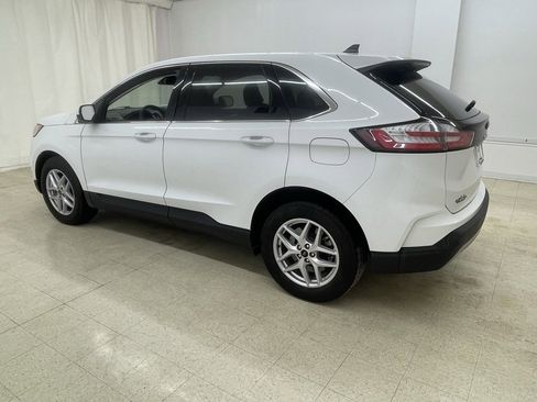 Used 2024 Ford Edge SEL w/ Convenience Package image 3