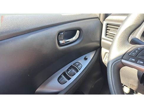 Used 2025 Nissan Leaf S FWD image 31