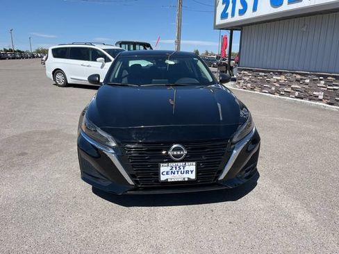 Used 2025 Nissan Altima 2.5 SV FWD image 2