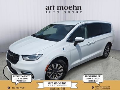 Used 2023 Chrysler Pacifica Touring-L