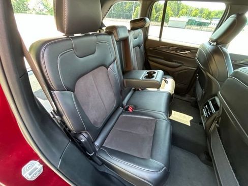Used 2023 Jeep Grand Cherokee Altitude AWD/4WD image 36