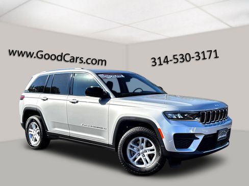 Used 2023 Jeep Grand Cherokee Laredo image 1
