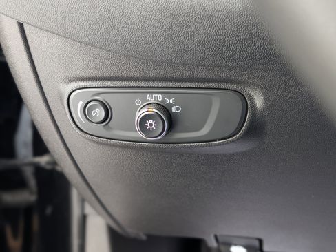 Used 2023 Chevrolet Equinox LS image 26