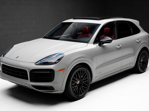 Used 2022 Porsche Cayenne GTS AWD/4WD image 5