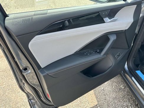 New 2026 Volkswagen Tiguan SE AWD/4WD image 12