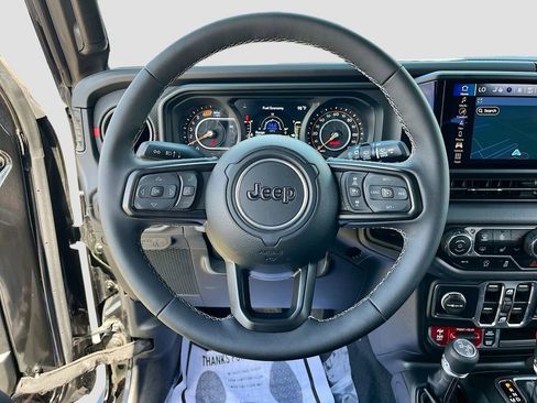 Used 2025 Jeep Wrangler Unlimited Rubicon image 11