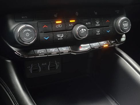 Used 2022 Dodge Durango GT AWD/4WD image 38