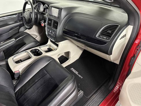 Used 2014 Dodge Grand Caravan SXT image 27