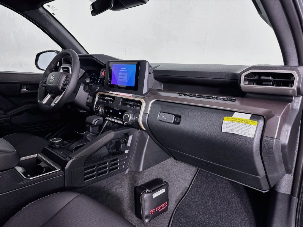 Used 2025 Toyota Tacoma TRD Off-Road AWD/4WD image 30