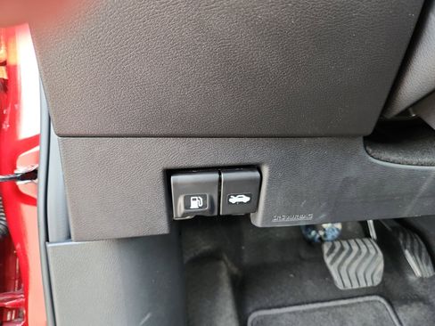 New 2025 Nissan Versa SR w/ Trunk Package image 24