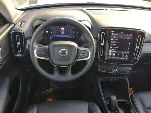 Used 2025 Volvo XC40 B5 Core AWD/4WD image 15