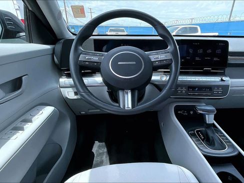 Used 2025 Hyundai Kona SEL image 6