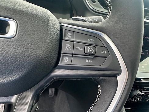 New 2025 Jeep Grand Cherokee Altitude image 21