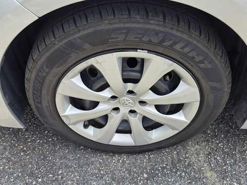 Used 2022 Toyota Corolla LE FWD image 15