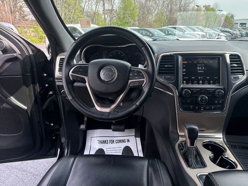 Used 2017 Jeep Grand Cherokee Limited image 13
