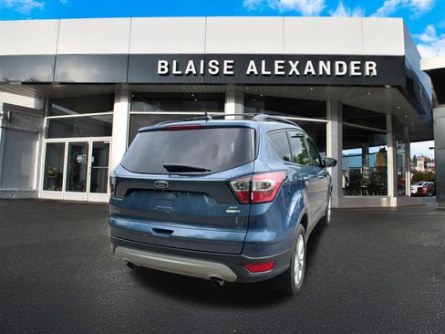 Used 2018 Ford Escape SE w/ SE Sync 3 Package AWD/4WD image 3