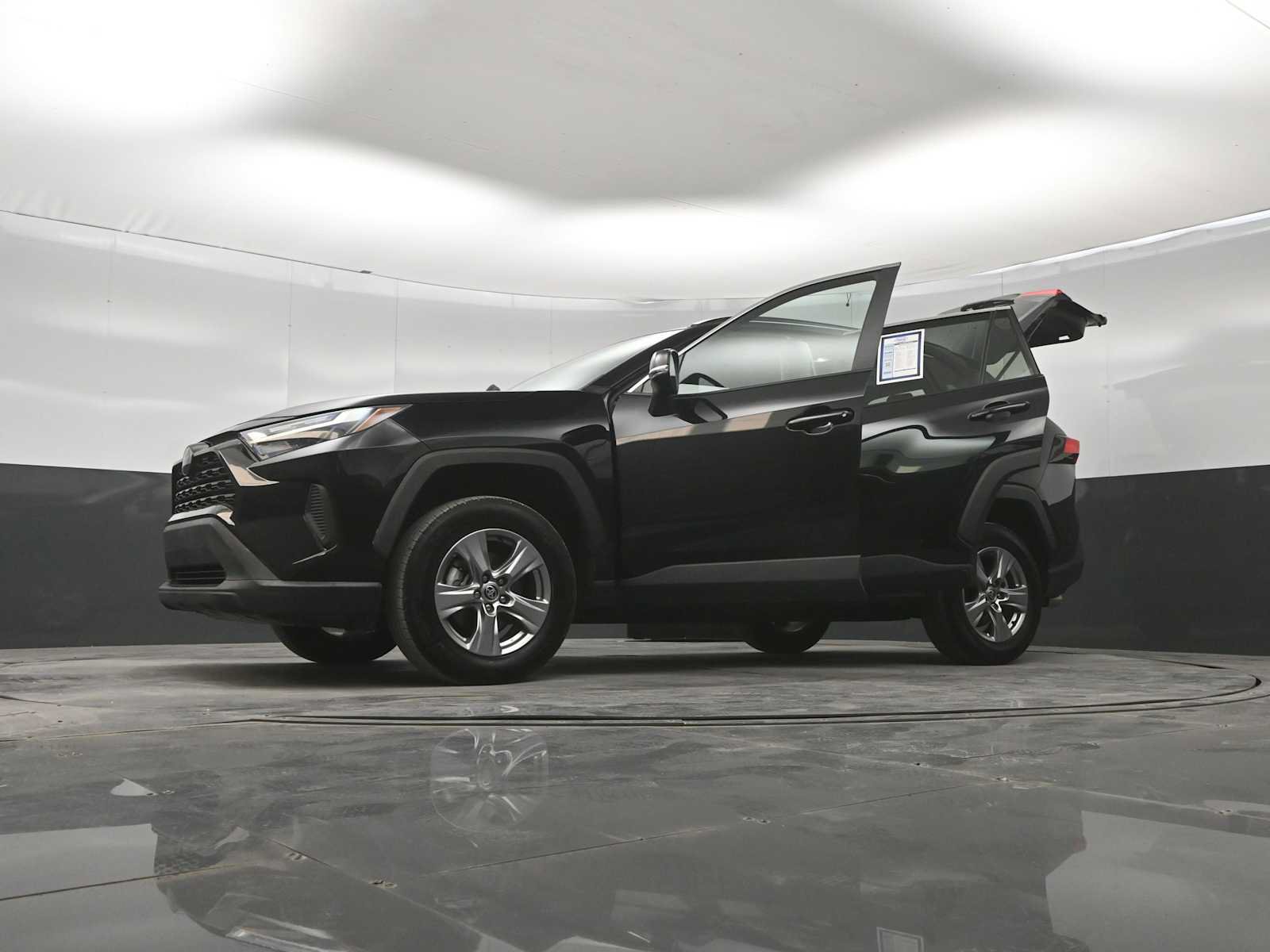Used 2025 Toyota RAV4 XLE AWD/4WD image 45