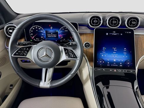 Used 2024 Mercedes-Benz GLC 300 4MATIC image 22