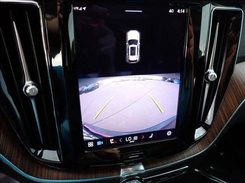 Used 2022 Volvo XC60 B5 Momentum image 24