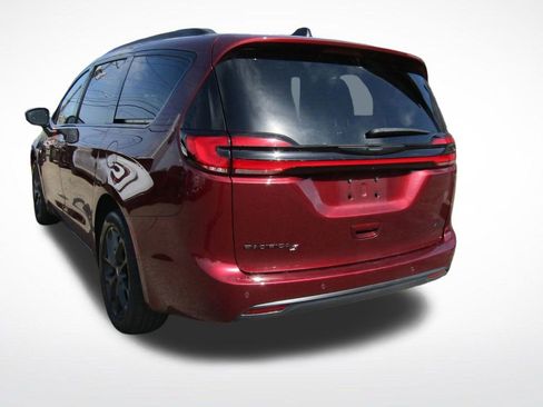 Used 2023 Chrysler Pacifica Touring-L w/ S Appearance Package AWD/4WD image 7