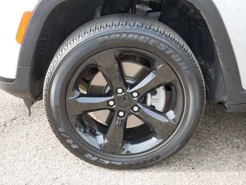 Used 2023 Jeep Grand Cherokee L Laredo image 15