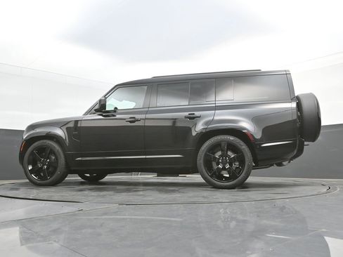 New 2026 Land Rover Defender 130 X-Dynamic SE AWD/4WD image 31