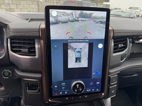 Used 2022 Ford F150 Lightning Lariat image 21