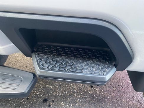 Used 2020 Chevrolet Silverado 2500 Custom w/ Custom Value Package image 34