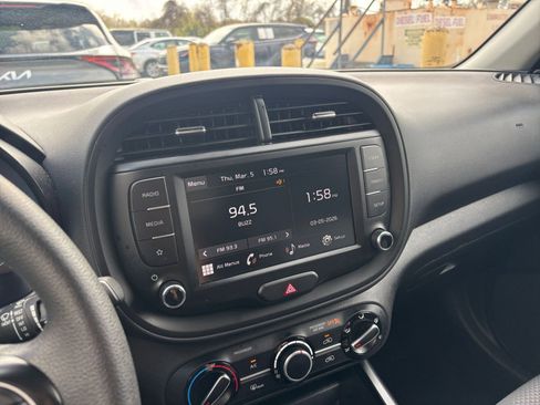 Used 2025 Kia Soul LX w/ LX Technology Package image 20