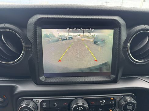 Used 2020 Jeep Wrangler Unlimited Sahara AWD/4WD image 13