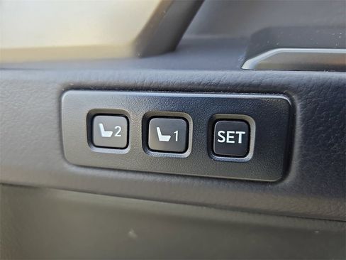 Used 2023 Lexus GX 460 Premium w/ Premium Package image 30