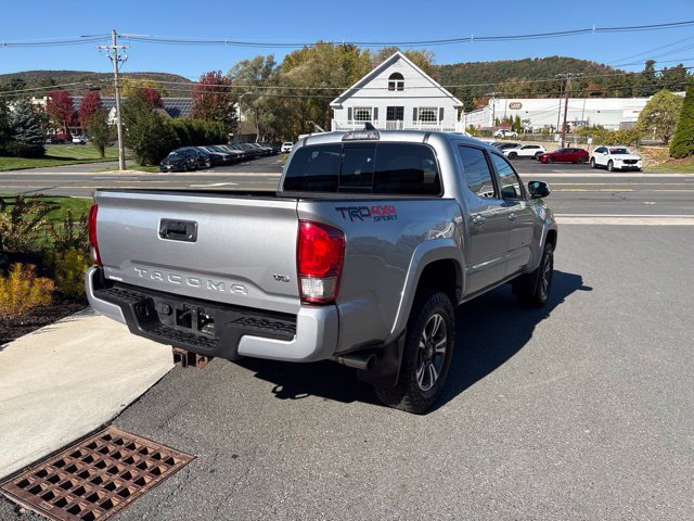 Used 2017 Toyota Tacoma TRD Sport w/ Tow Package (A/T) AWD/4WD image 8
