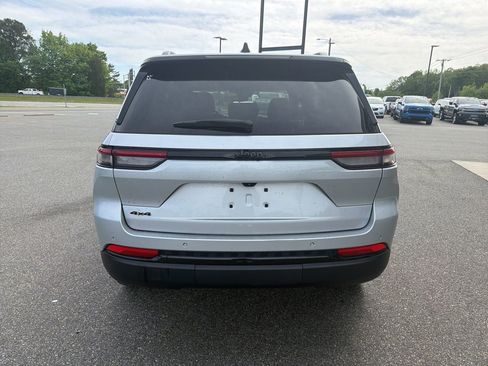 Used 2023 Jeep Grand Cherokee Altitude image 7