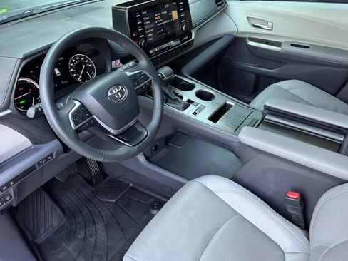 Used 2024 Toyota Sienna Limited AWD/4WD image 13