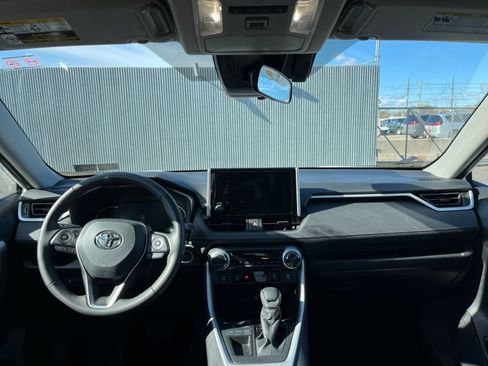 Used 2025 Toyota RAV4 XLE image 33