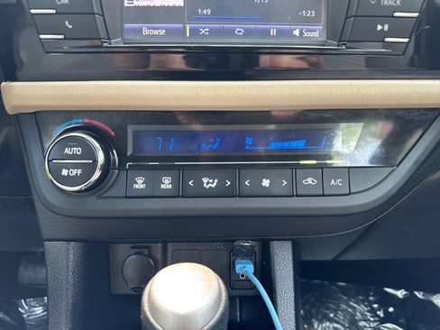 Used 2014 Toyota Corolla LE FWD image 23