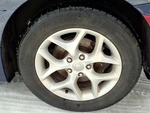 Used 2017 Chrysler Pacifica Touring-L Plus w/ Tire & Wheel Group image 7