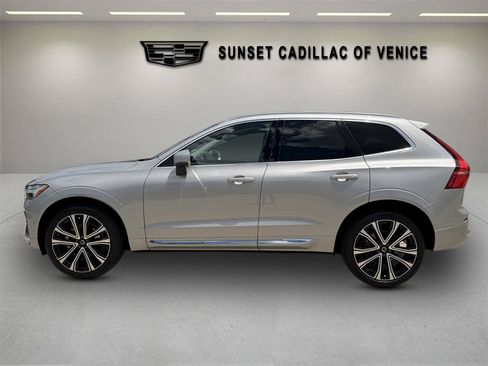 Used 2023 Volvo XC60 B5 Ultimate w/ Climate Package FWD image 6