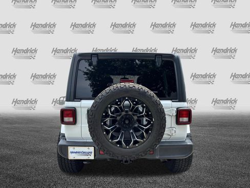 Used 2019 Jeep Wrangler Unlimited Sahara AWD/4WD image 9