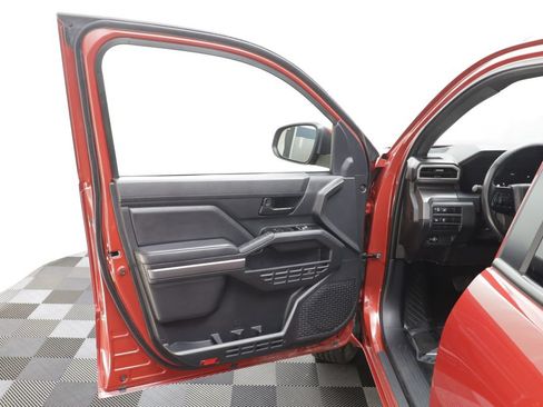 Used 2025 Toyota Tacoma SR5 AWD/4WD image 5