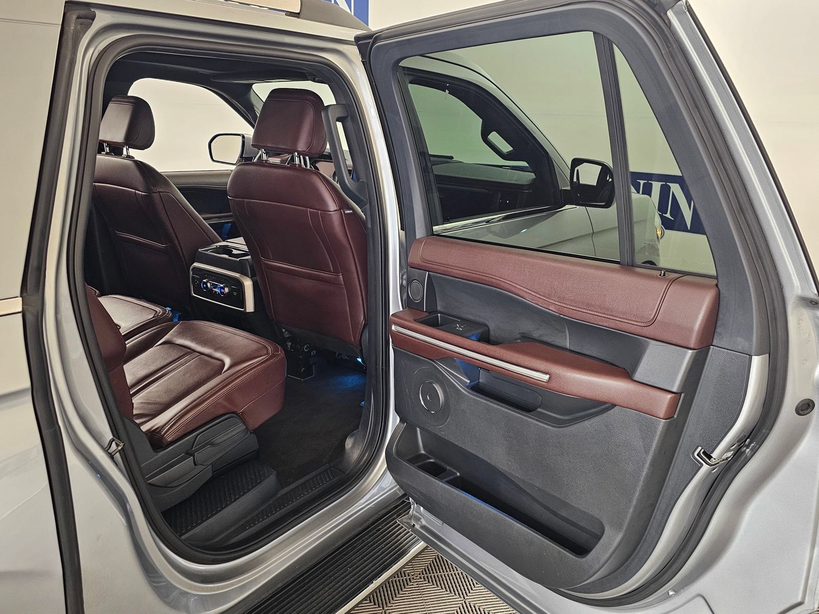 Used 2022 Ford Expedition Max Limited AWD/4WD image 27