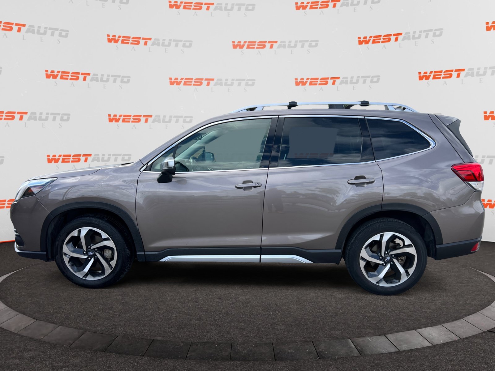Used 2023 Subaru Forester Touring AWD/4WD image 2