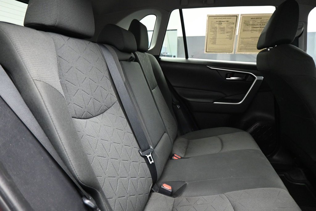 Used 2022 Toyota RAV4 XLE AWD/4WD image 16