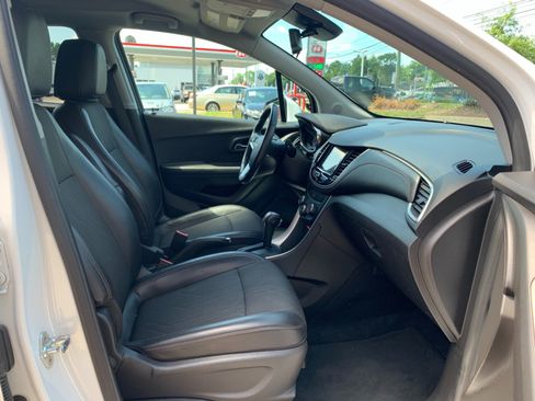 Used 2019 Chevrolet Trax LT w/ LT Convenience Package AWD/4WD image 33