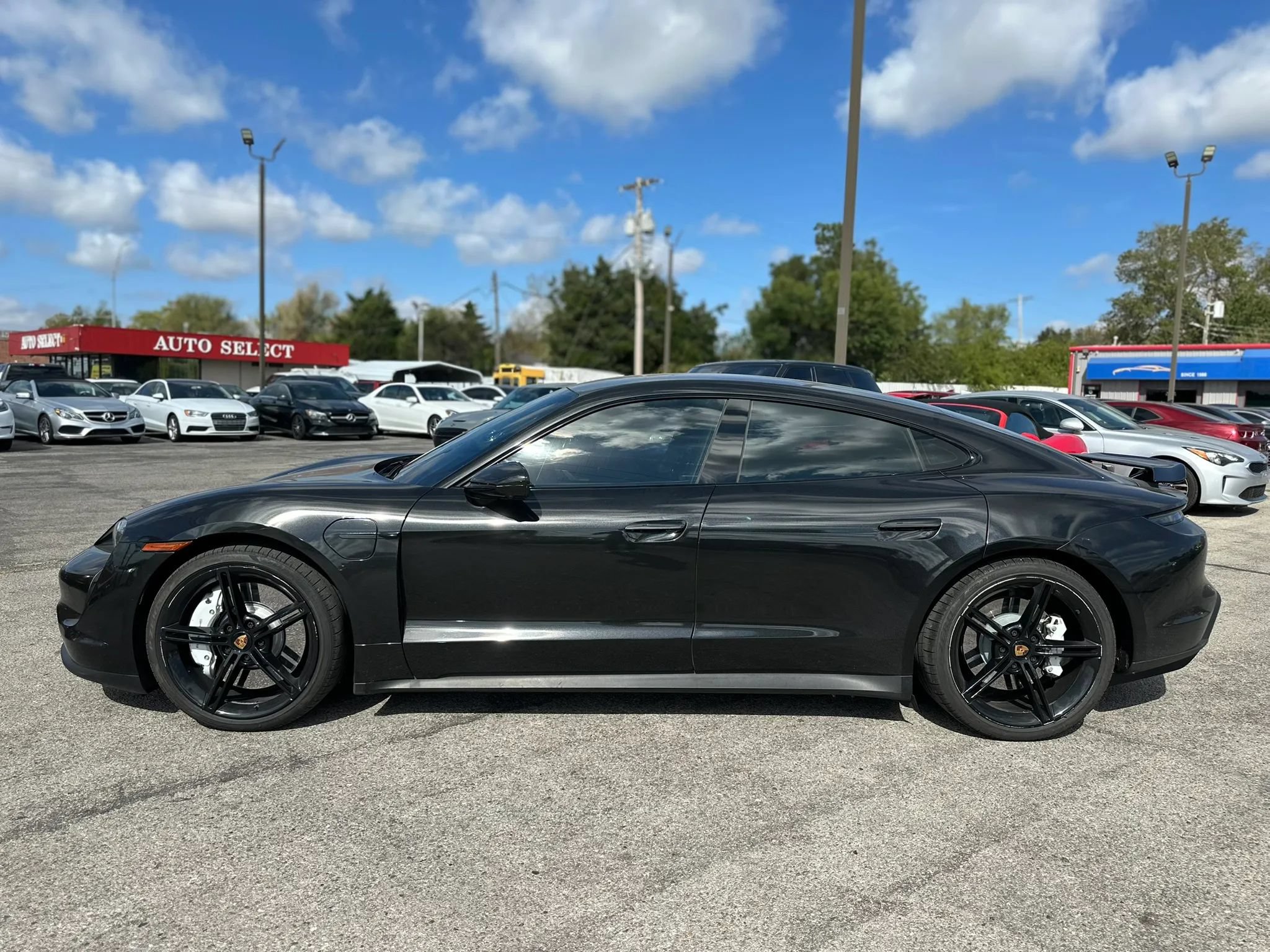 Used 2022 Porsche Taycan 4S AWD/4WD image 9