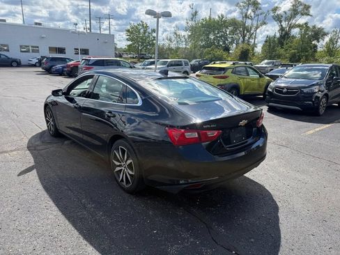 Used 2016 Chevrolet Malibu LT w/ Leather Package FWD image 2