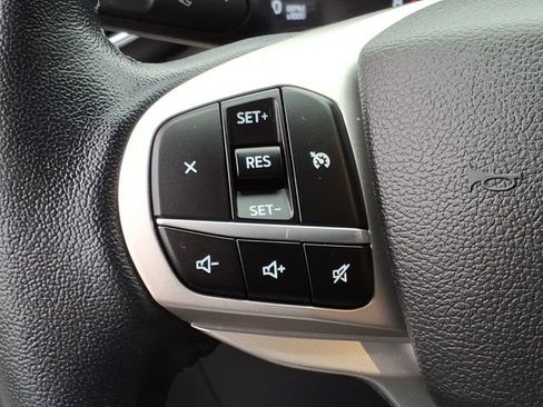 Used 2022 Ford Explorer XLT w/ Equipment Group 202A AWD/4WD image 26
