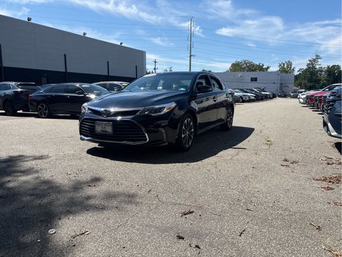 Used 2016 Toyota Avalon XLE Premium FWD image 1
